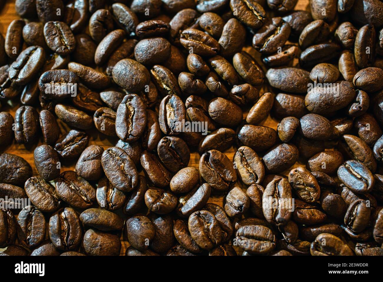 Primer plano color marrón Café granos fondo textura Foto de stock