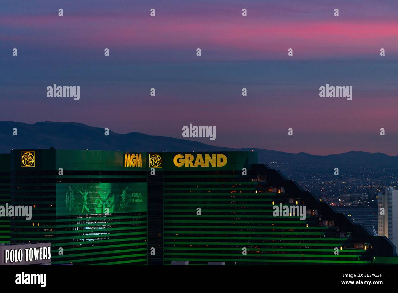El MGM Grand en las Vegas al atardecer Foto de stock