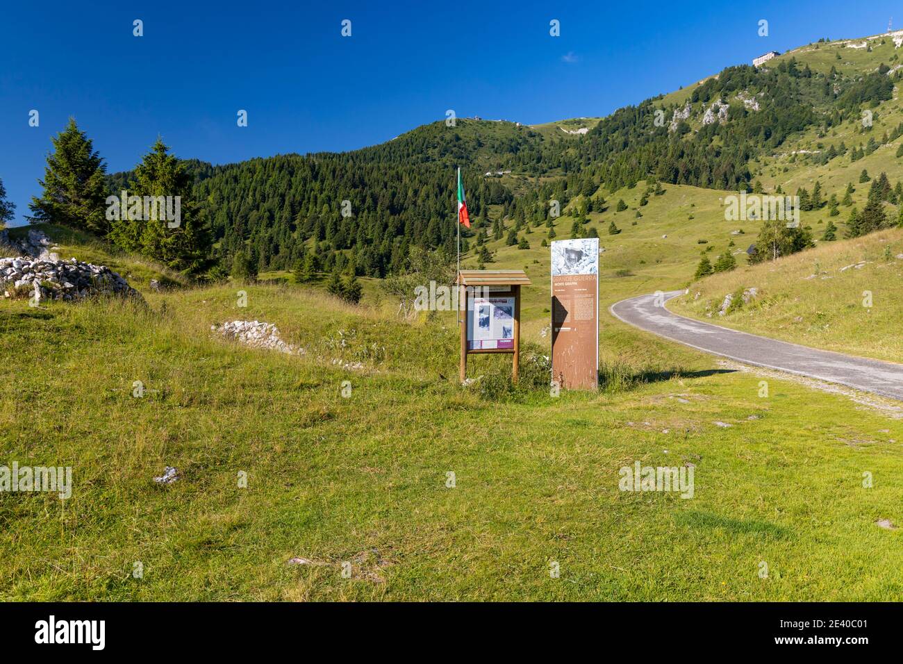 Trincheras de la primera Guerra Mundial cerca de Monte Grappa, Provincia de Treviso, Región del Véneto, Italia Foto de stock