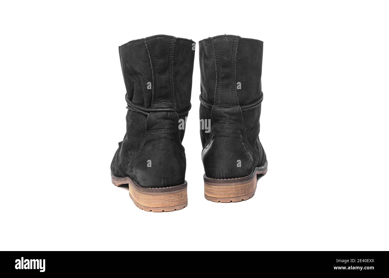 Botas de invierno negras aisladas sobre fondo blanco Fotografía de stock -  Alamy