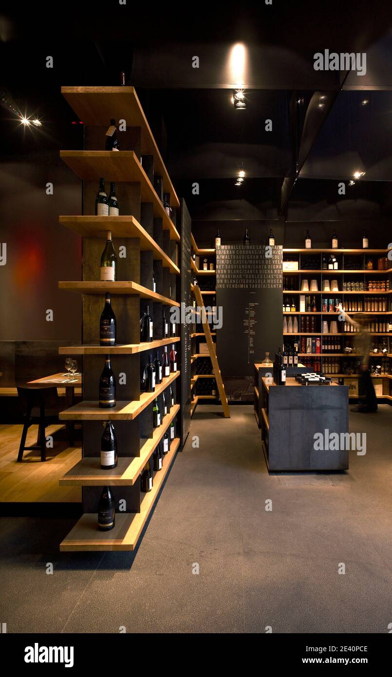 Vinoteca Torres - la Roca (Barcelona) por Toni Arola, Vinothek, español, españa, España, España, España, España-a Catalu-a, gastronomía, gastronomía, gastronomia, gastronomia Foto de stock