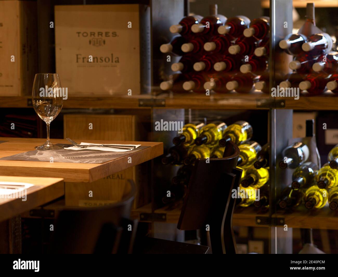 Vinoteca Torres - la Roca (Barcelona) por Toni Arola, Vinothek, español, españa, España, España, España, España-a Catalu-a, gastronomía, gastronomía, gastronomia, gastronomia Foto de stock