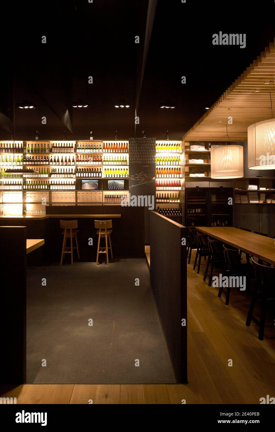 Vinoteca Torres - la Roca (Barcelona) por Toni Arola, Vinothek, español, españa, España, España, España, España-a Catalu-a, gastronomía, gastronomía, gastronomia, gastronomia Foto de stock