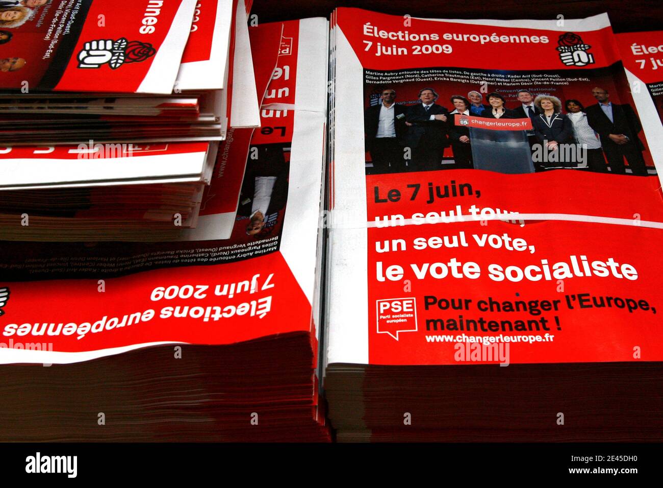 Material De Campagne Affiches Et Tracts Photographie Au Asedio De La Federacion Socialiste Du Nord Rue Lyderic A Lille France Pour Le Lancement Officiel De La Campagne Electorale Du Ps Aux Elections