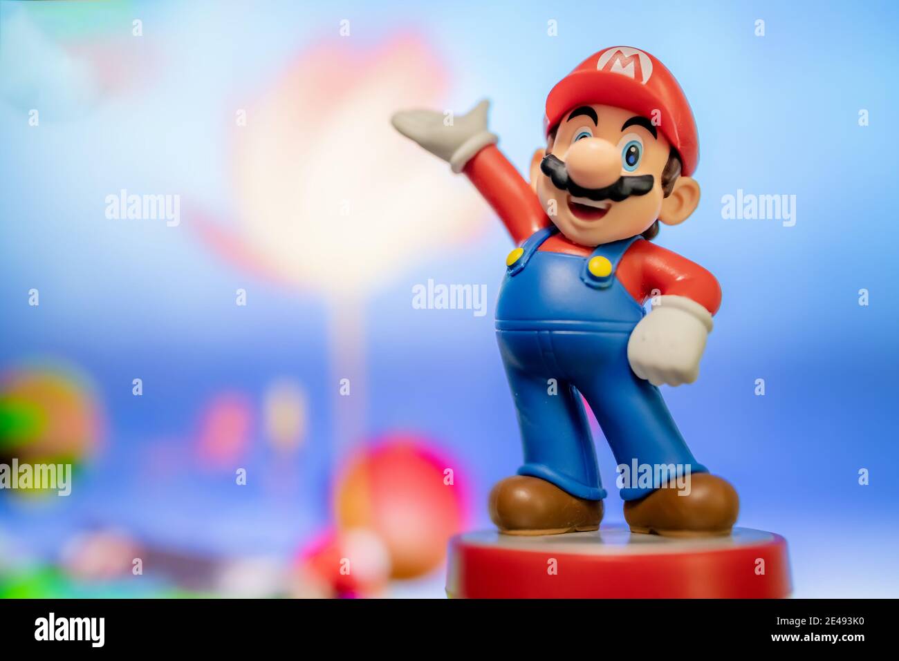 MOSCÚ, RUSIA - 22 de agosto de 2020: Super Mario Bros figura  character.Super Mario es una plataforma japonesa de videojuegos serie y  medios de comunicación franquicia creado b Fotografía de stock - Alamy