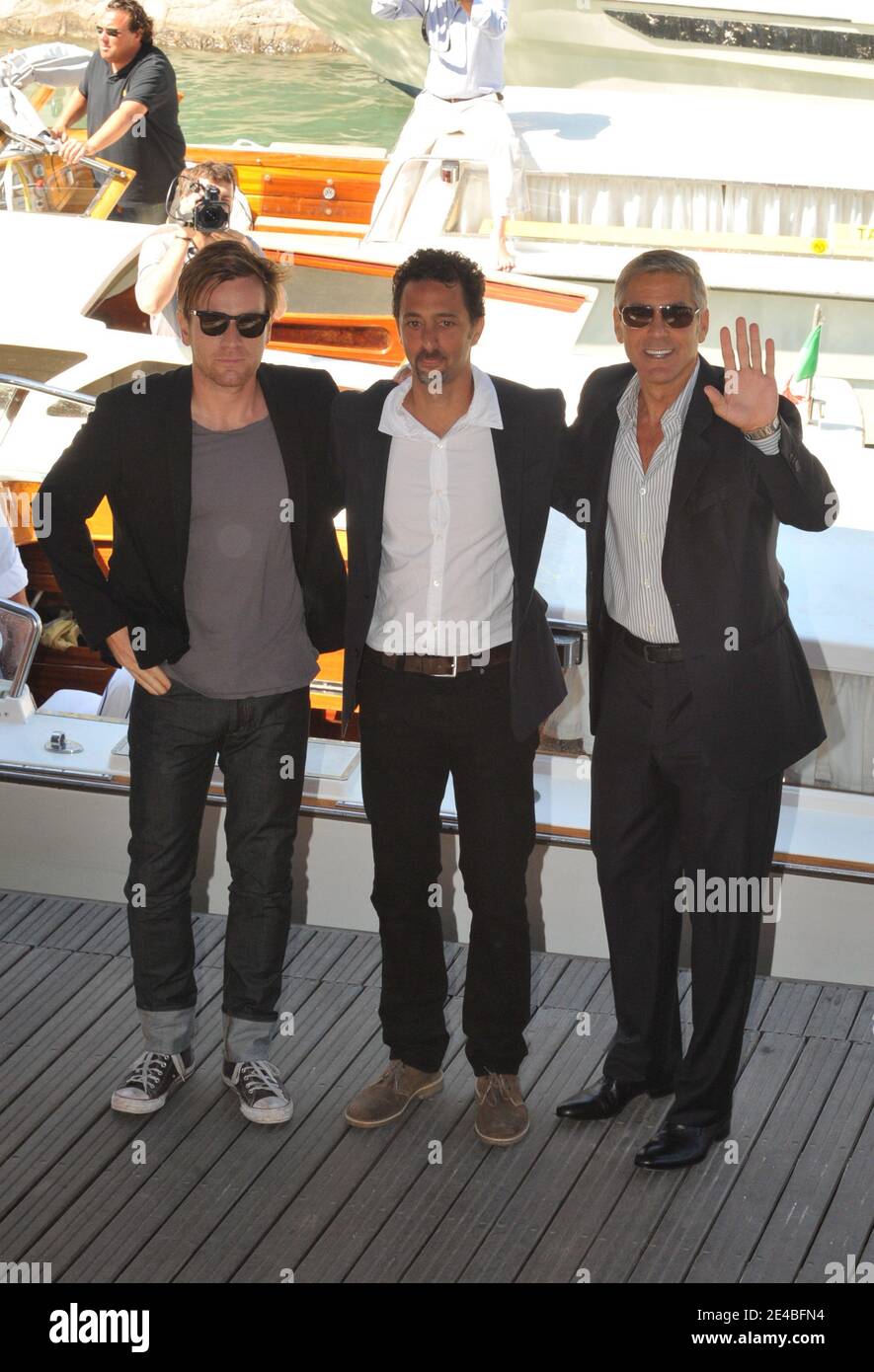 Los actores Ewan McGregor, el director Grant Heslov, y George Clooney llegan al Palazzo del Casino para el 66º Festival de Cine de Venecia en Venecia, Italia el 8 de septiembre de 2009. Foto por ABACAPRESS.COM Foto de stock