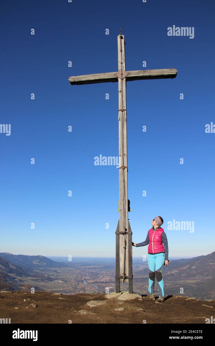 Wanderung zur Hochalm am Sylvensteinspeicher, Kreuth Foto de stock