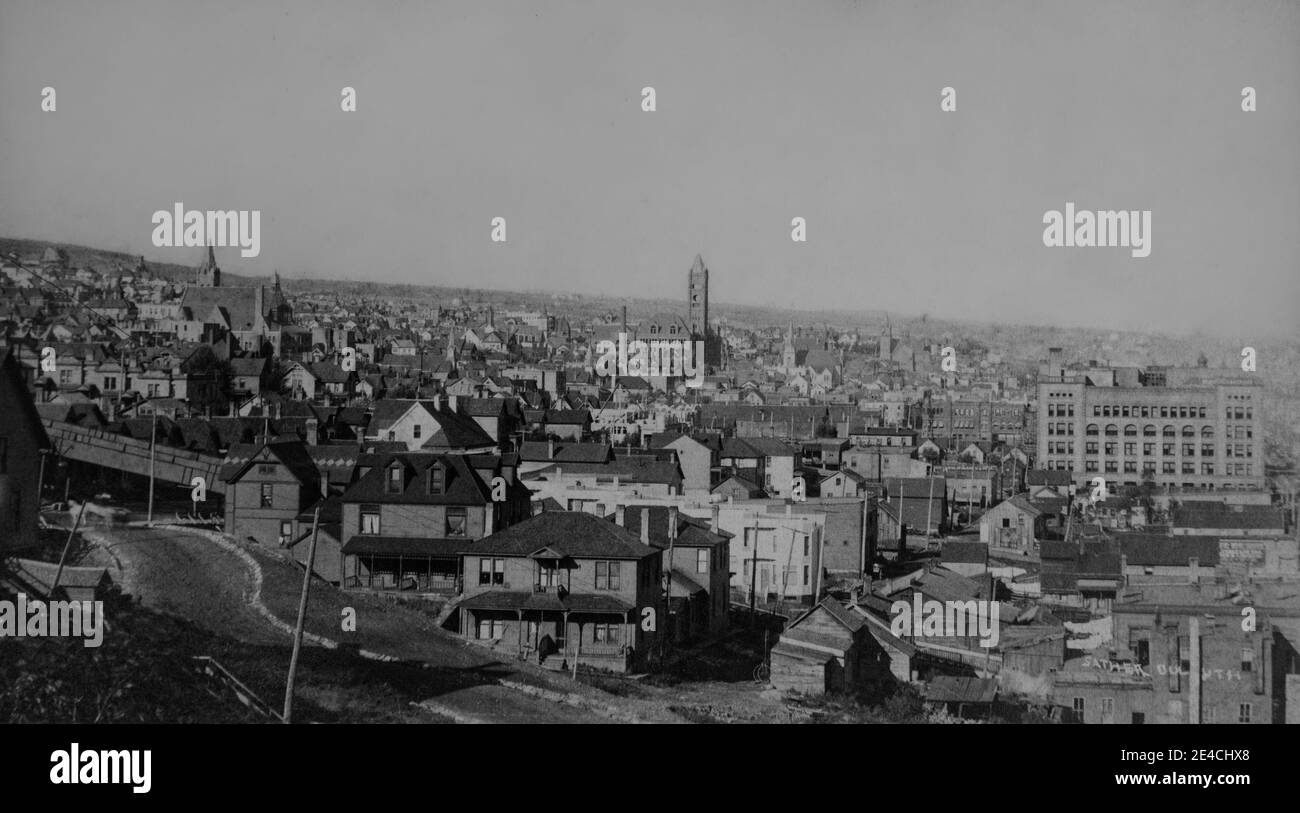 Archivo americano foto monocromática del horizonte de Duluth, NY, EE.UU. A finales del siglo 19 Foto de stock
