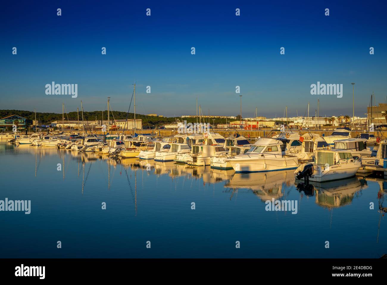 Puerto de barbate fotografías e imágenes de alta resolución - Alamy
