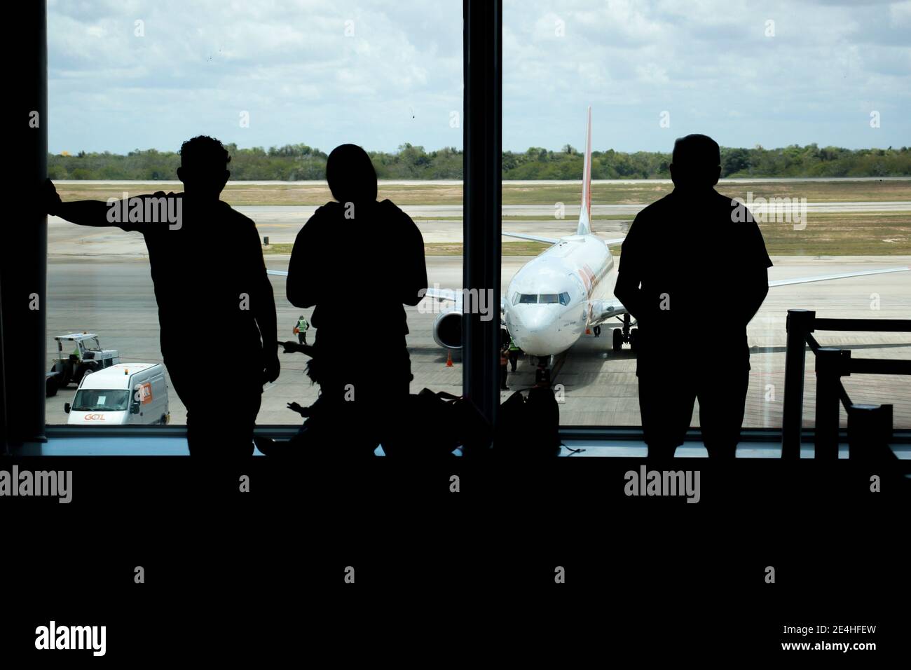 Sao Goncalo do Amarante, Rio Grande do Norte / Brasil - 20 de enero de 2021: Los pasajeros observan el movimiento de Boeing 737 por Gol en el aeropuerto de Natal, Río Fotografía de stock - Alamy Sao Goncalo do Amarante, Rio Grande do Norte / Brasil - 20 de enero de 2021: Los pasajeros observan el movimiento de Boeing 737 por Gol en el aeropuerto de Natal, Río Fotografía de stock - Alamy