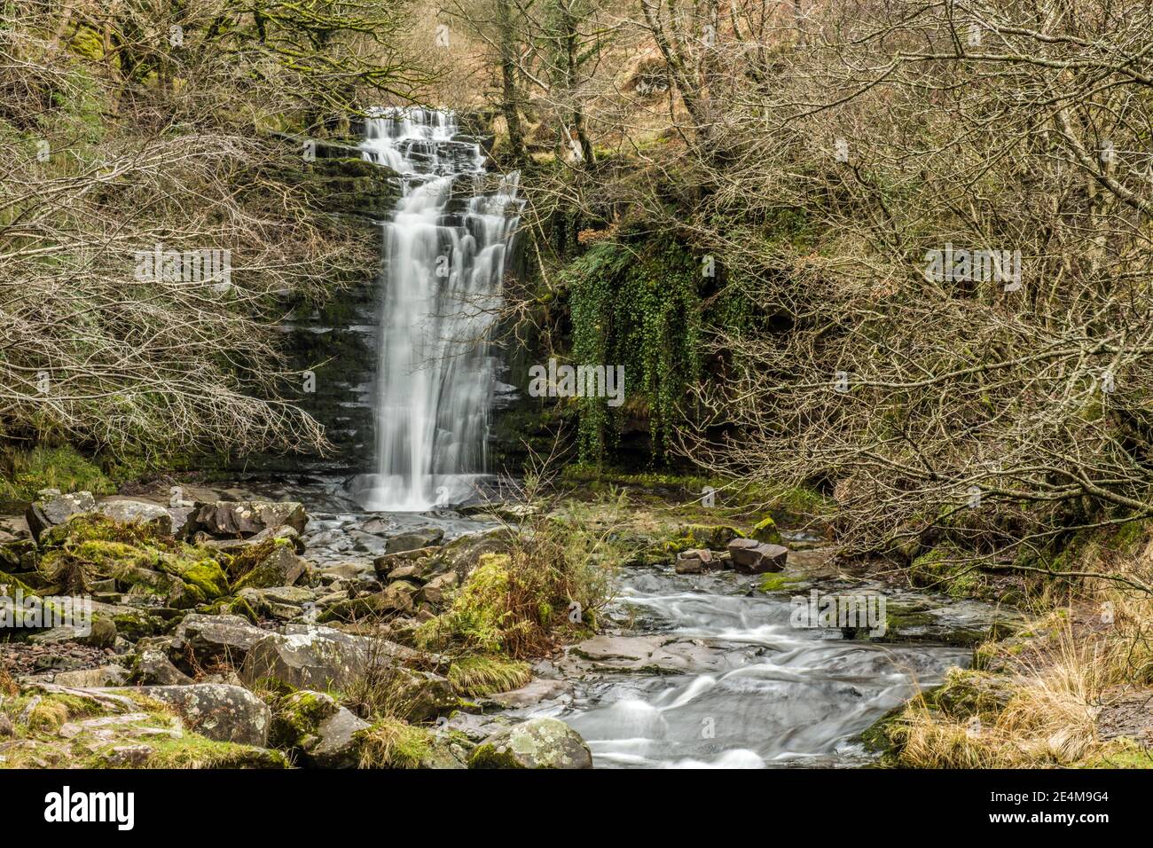 La cascada Blaen y Glyn en el río Caerfanell en el Balizas centrales de Brecon, en el sur de Gales. Foto de stock