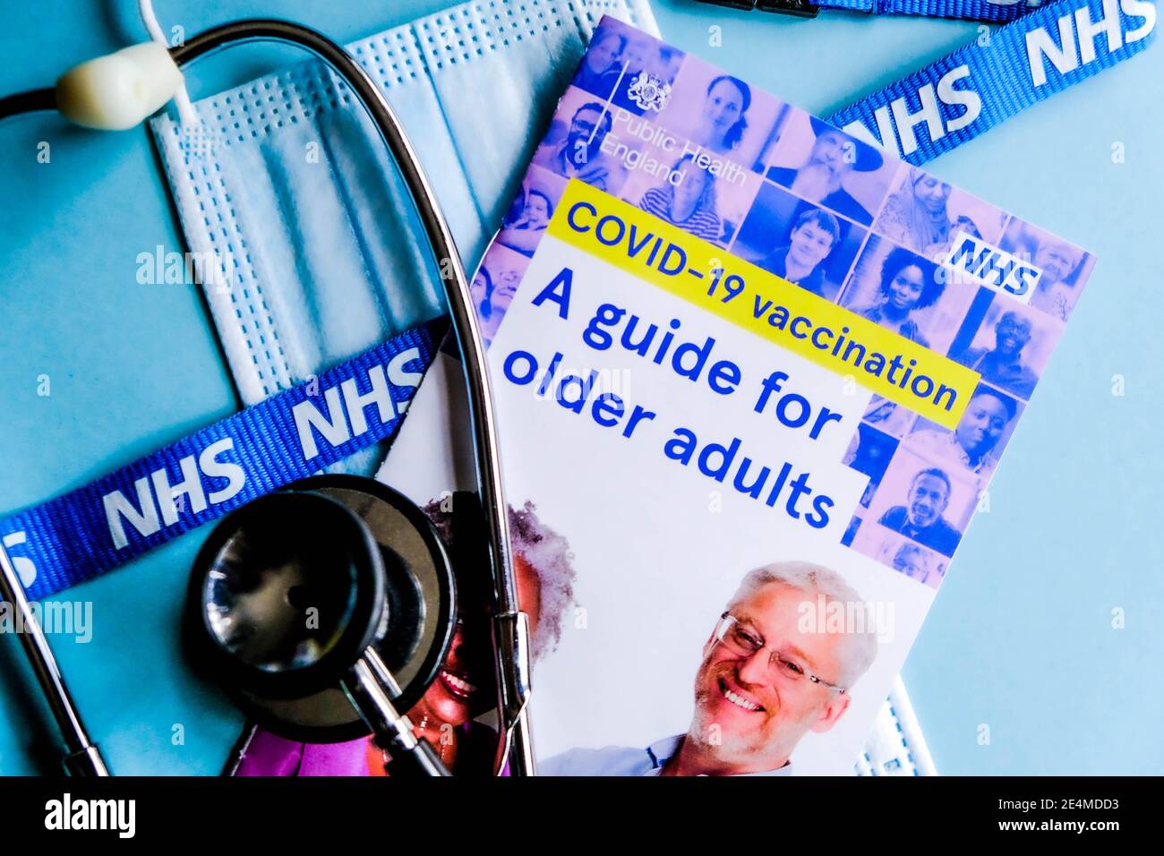 Londres, Reino Unido, enero de 24 2021, COVID-19 vacunación NHS Guía del paciente para adultos mayores Foto de stock