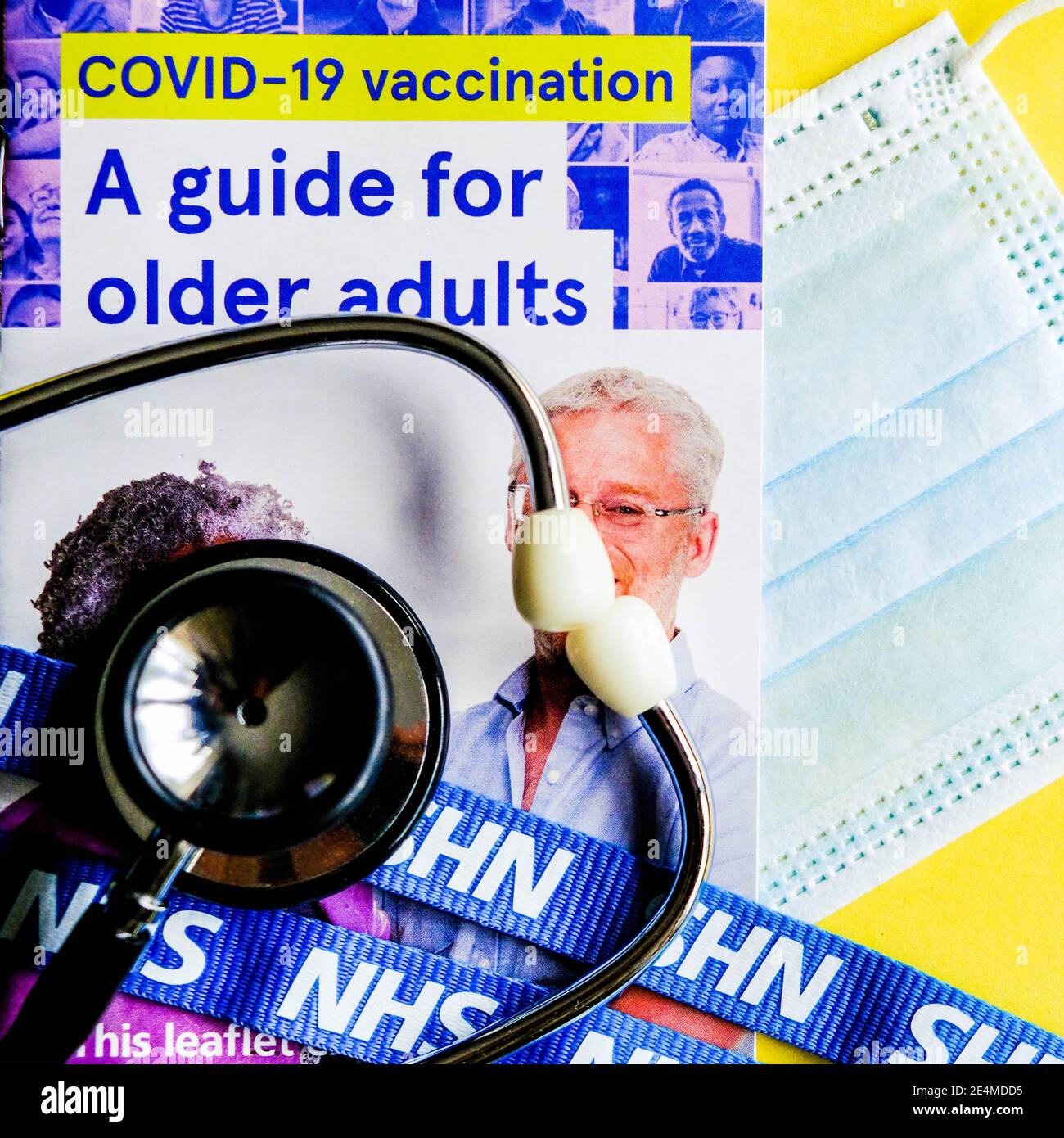 Londres, Reino Unido, enero de 24 2021, COVID-19 vacunación NHS Guía del paciente para adultos mayores Foto de stock