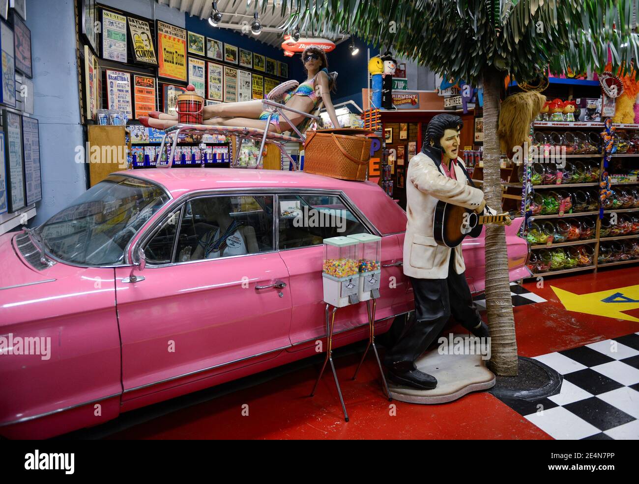 Elvis coche muñeco fotografías e imágenes de alta resolución Alamy