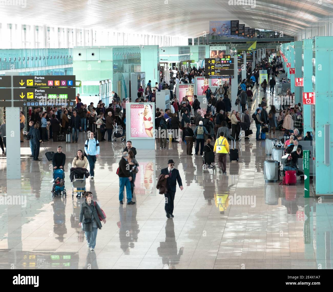 Barcelona airport terminal 1 fotografías e imágenes de alta resolución