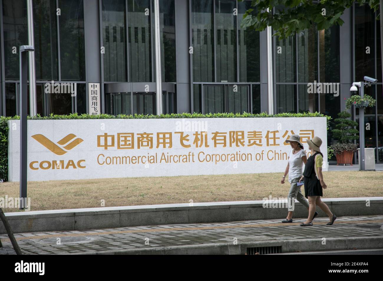 En esta foto no localizada y sin fecha, el logotipo de Comac, la Corporación de aviones comerciales de China, Ltd., se ve en su edificio. *** Título local Foto de stock