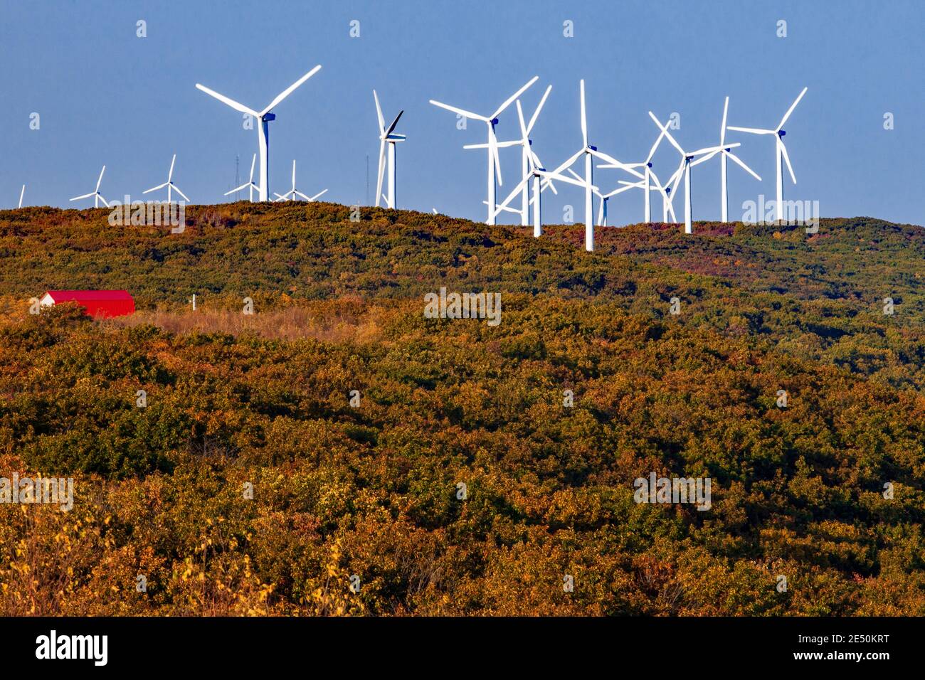 Waymart Wind Energy Center en Moosic Mountain en el noreste de Pensilvania es la instalación de generación de viento más grande en Pensilvania. Foto de stock