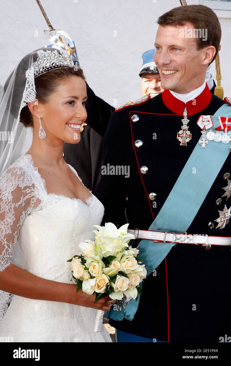 El Príncipe Joachim de Dinamarca y su Alteza Real María Cavallier boda en la iglesia de Mogeltonder, en el sur de Jutlandia, Dinamarca el 24 de mayo de 2008. Esta es una nueva boda para el príncipe Joachim (hijo menor de la reina Margrethe II y el príncipe Henri de Montpezat), 39, que se casó con Alexandra Manley el 18 de noviembre de 1995 y se divorció el 8 de abril de 2005. La princesa Marie Cavallier, de 32 años, es ciudadana francesa y pertenece a la Iglesia Católica Romana. Foto de Patrick Bernard/ABACAPRESS.COM Foto de stock