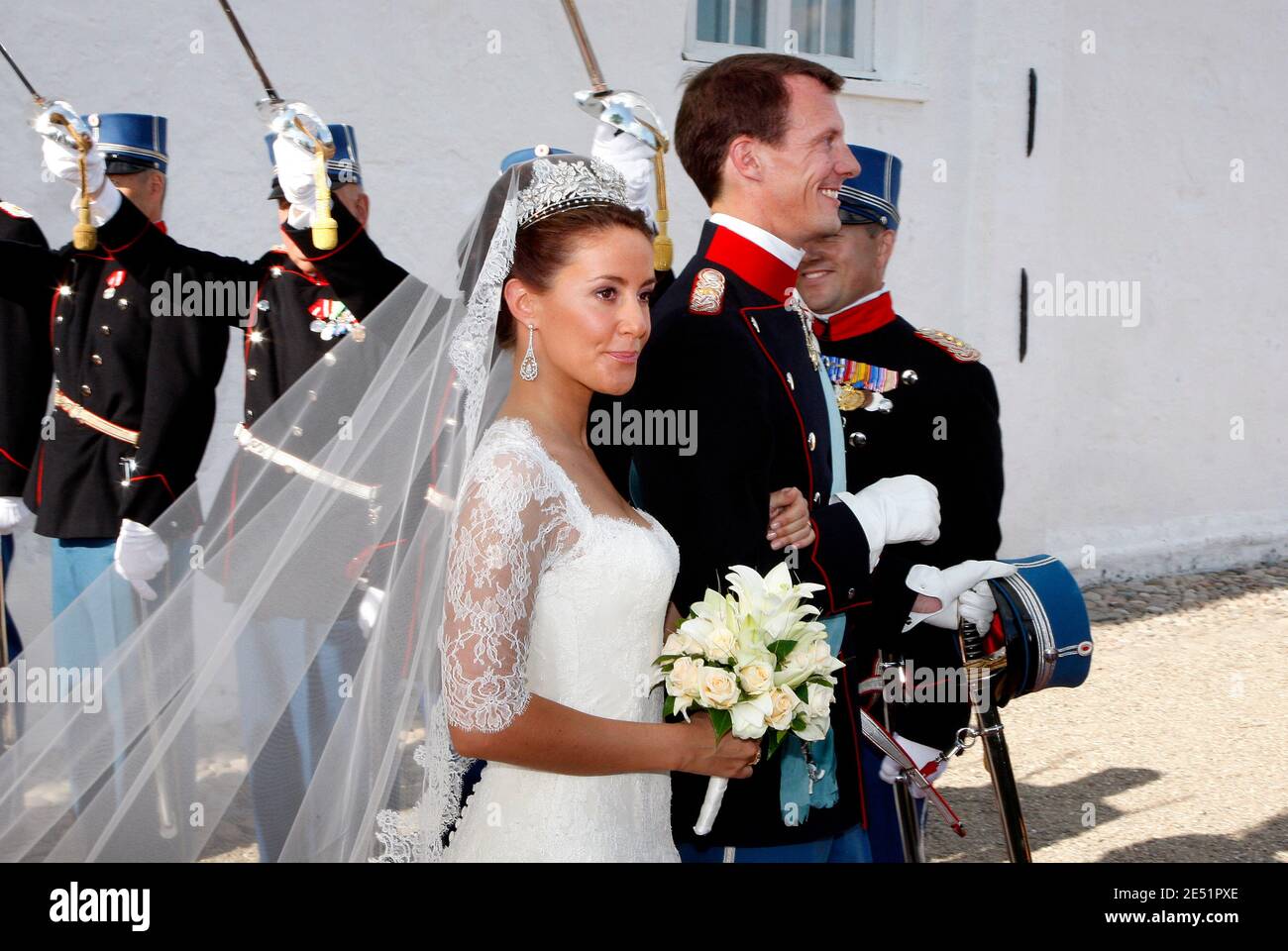 El Príncipe Joachim de Dinamarca y su Alteza Real María Cavallier boda en la iglesia de Mogeltonder, en el sur de Jutlandia, Dinamarca el 24 de mayo de 2008. Esta es una nueva boda para el príncipe Joachim (hijo menor de la reina Margrethe II y el príncipe Henri de Montpezat), 39, que se casó con Alexandra Manley el 18 de noviembre de 1995 y se divorció el 8 de abril de 2005. La princesa Marie Cavallier, de 32 años, es ciudadana francesa y pertenece a la Iglesia Católica Romana. Foto de Patrick Bernard/ABACAPRESS.COM Foto de stock