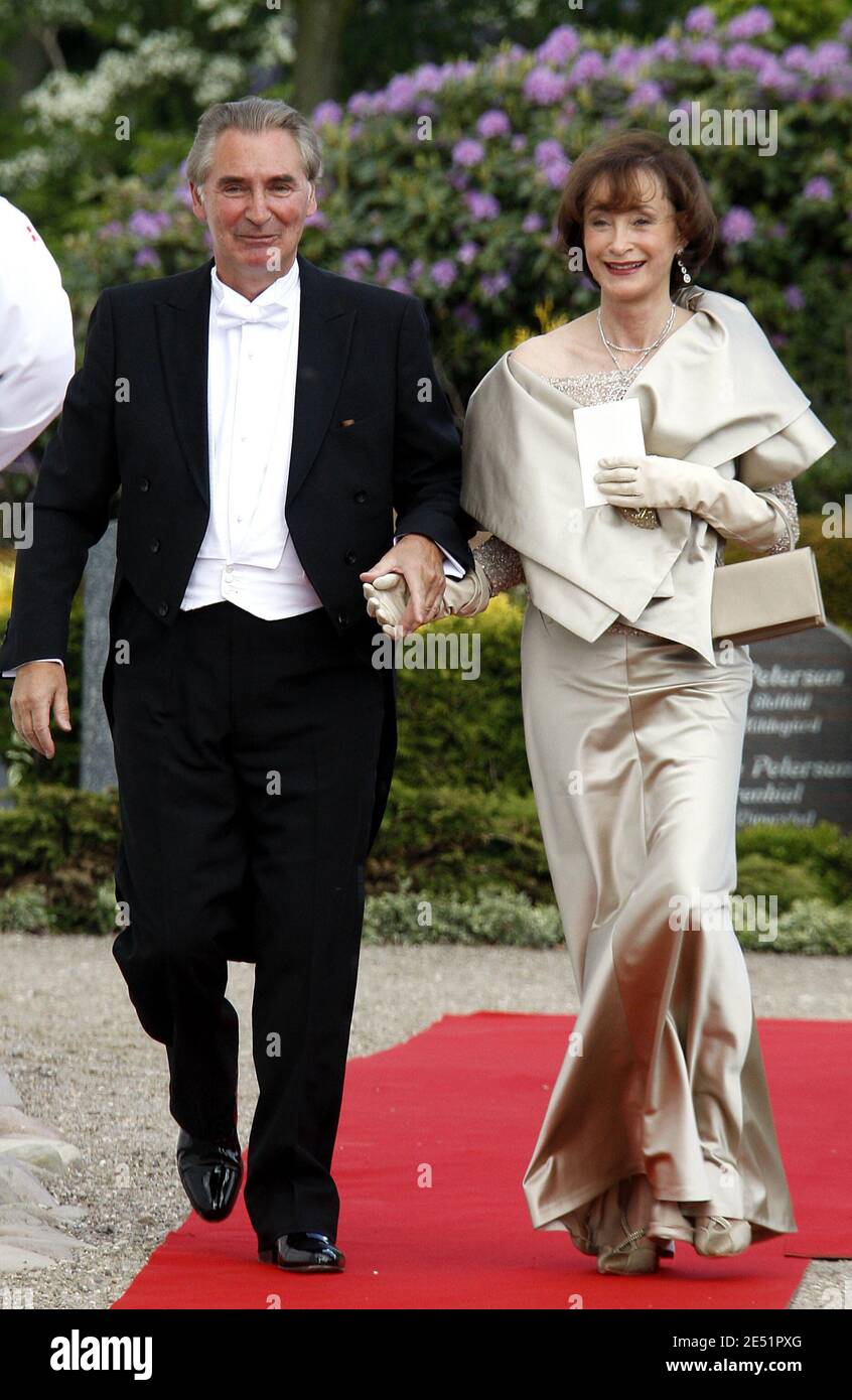 Madame Christian Grassiot, la madre de la princesa Marie, llega a la boda entre el príncipe Joachim de Dinamarca y Marie Cavallier en la iglesia de Mogeltonder, en el sur de Jutlandia, Dinamarca, el 24 de mayo de 2008. Esta es una nueva boda para el príncipe Joachim (hijo menor de la reina Margrethe II y el príncipe Henri de Montpezat), 39, que se casó con Alexandra Manley el 18 de noviembre de 1995 y se divorció el 8 de abril de 2005. La princesa Marie Cavallier, de 32 años, es ciudadana francesa y pertenece a la Iglesia Católica Romana. Foto de Patrick Bernard/ABACAPRESS.COM Foto de stock