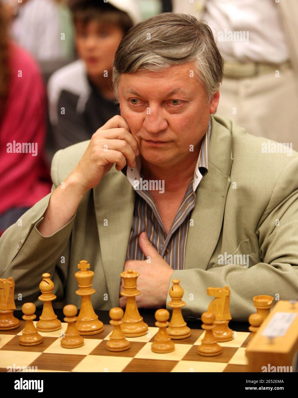 Dieciocho años después de su última visita a Lyon, el campeón mundial de  ajedrez (de 1975 a 1985,) Anatoly Karpov jugará hoy en Lyon, en el Chess  Club Olympique Lyon (LOE.) Lyon,