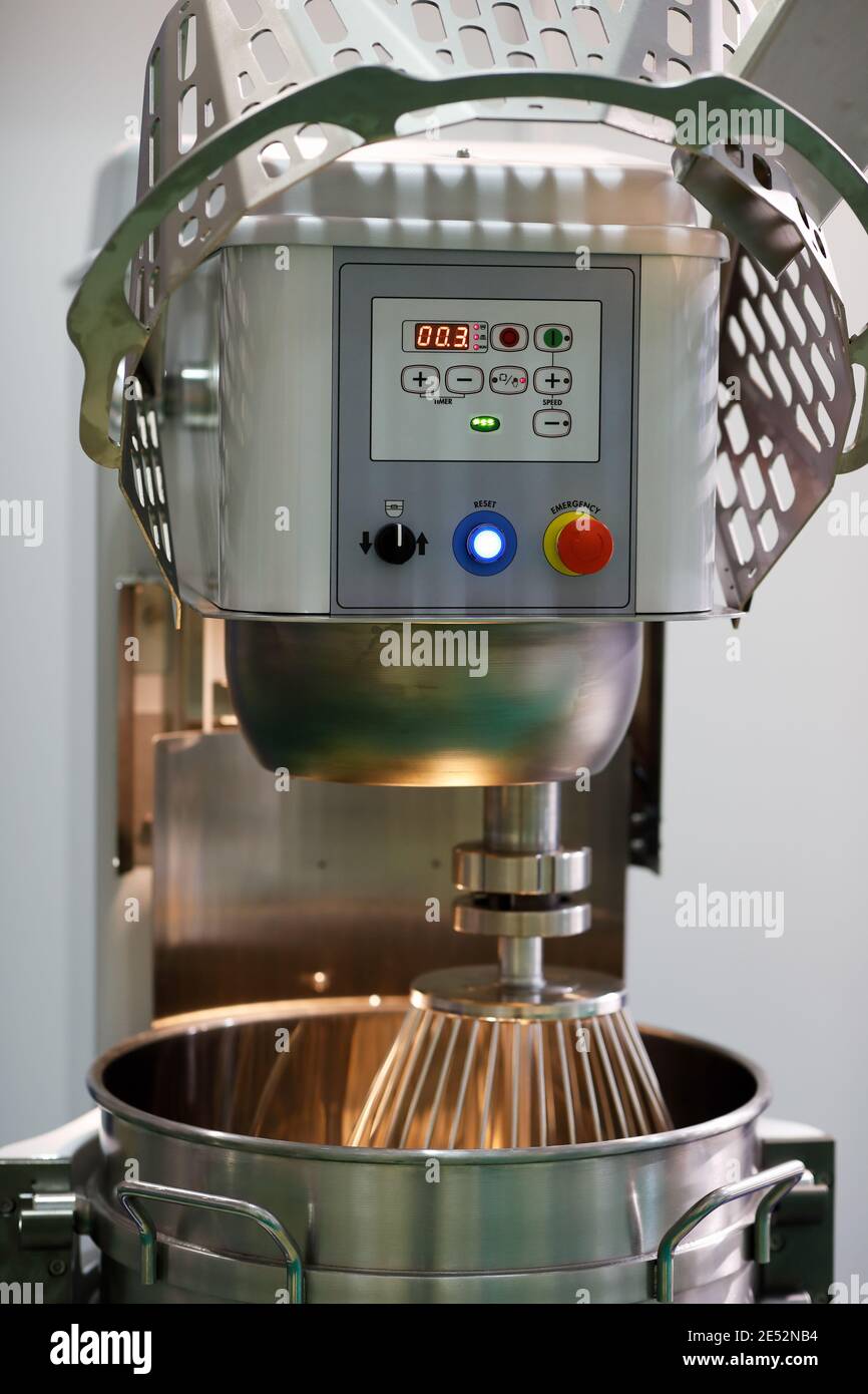 Mezclador industrial de pan fotografías e imágenes de alta resolución -  Alamy
