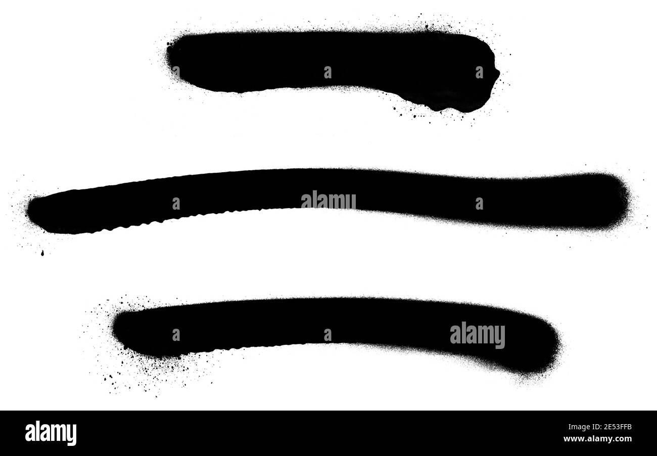 Primer plano de tres líneas de pintura negra en aerosol, aisladas sobre fondo blanco. Foto de stock