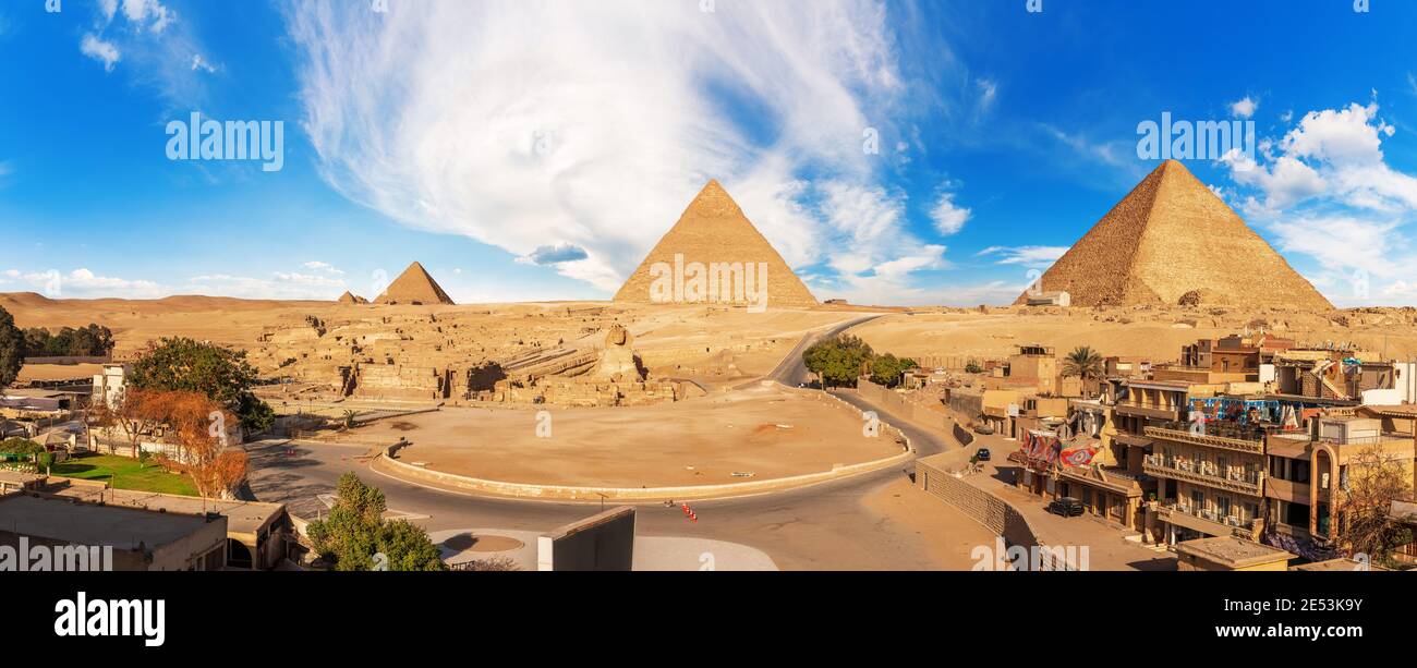 Panorama de Giza con la Gran Esfinge cerca de las Pirámides en Egipto Foto de stock