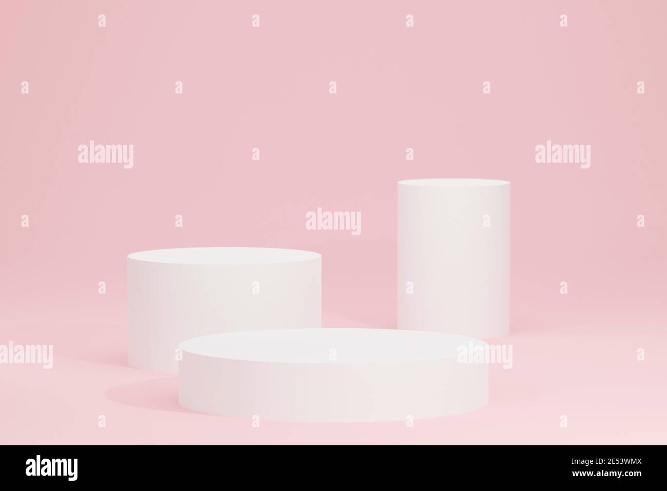 forma de presentación con pedestal circular podio blanco para la exposición de productos sobre fondo de color rosa, soporte para la prohibición de promoción de publicidad de productos Foto de stock