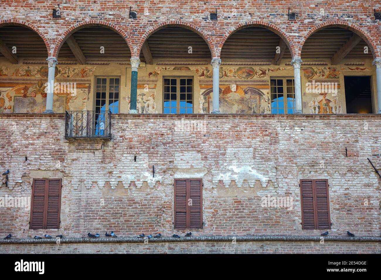 Frescos pintados en un balcón del Castillo Rocca Sanvitale, una fortaleza en Fontanellato, Parma, Italia. Foto de stock