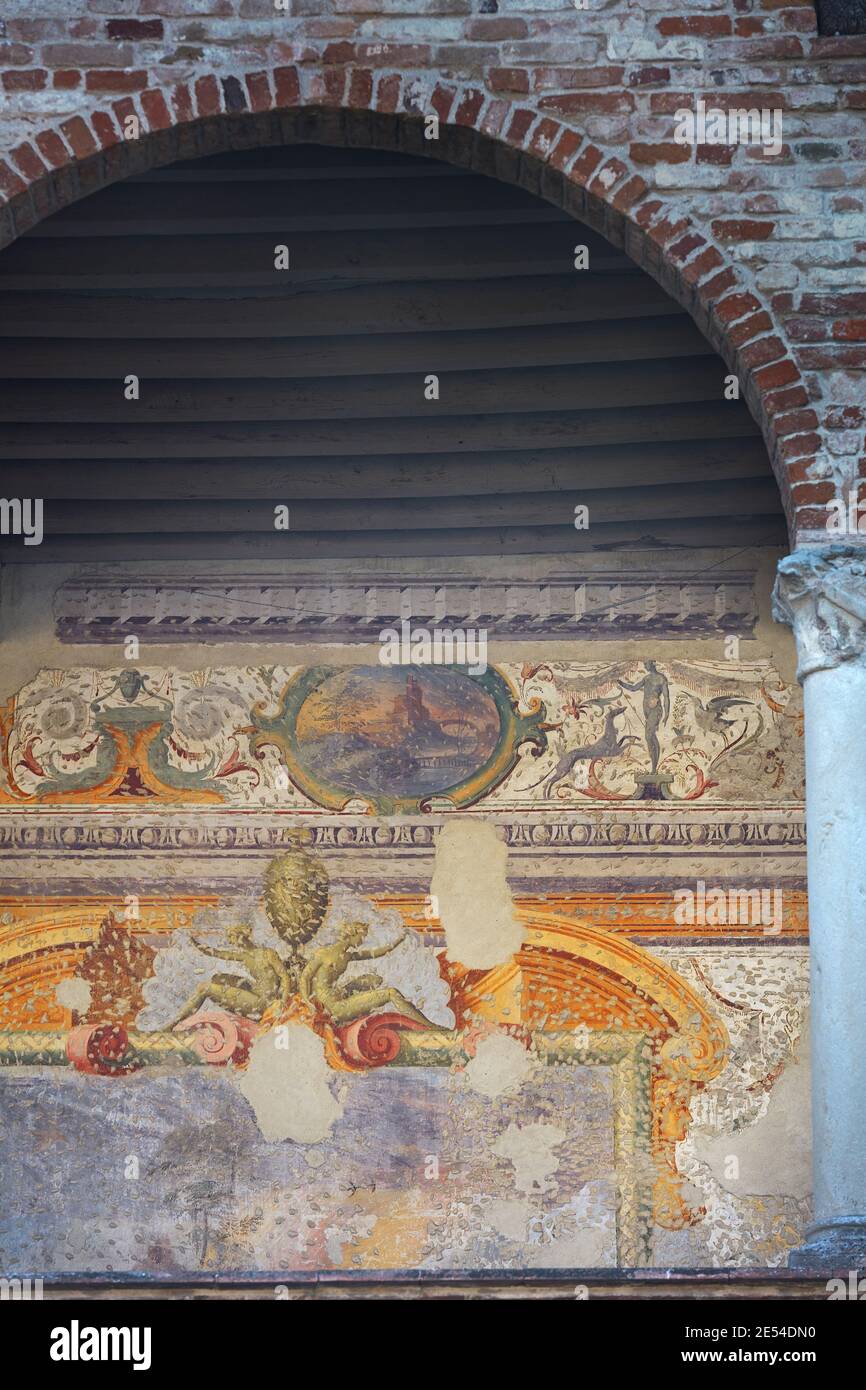 Frescos pintados en un balcón del Castillo Rocca Sanvitale, una fortaleza en Fontanellato, Parma, Italia. Foto de stock