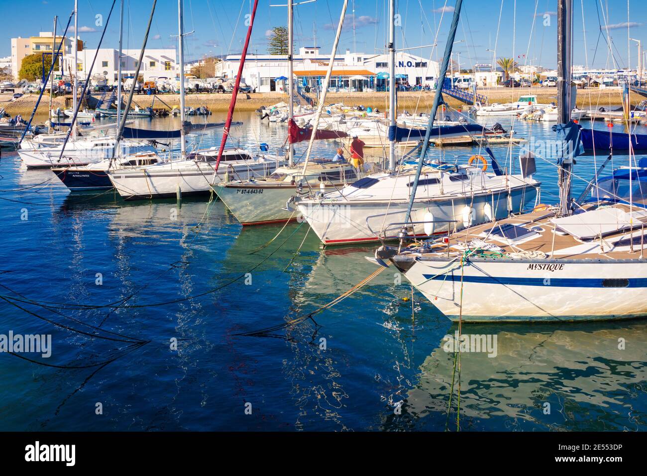 Puerto de Olhao en el Algarve, uno de los mayores puertos pesqueros del  Algarve. Portugal Fotografía de stock - Alamy