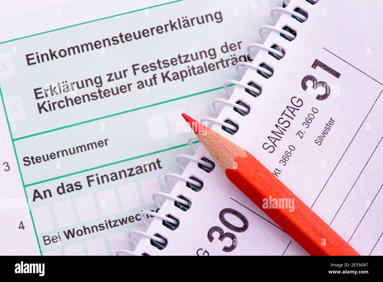 Formular für Steuerklärung y Finanzamt Foto de stock