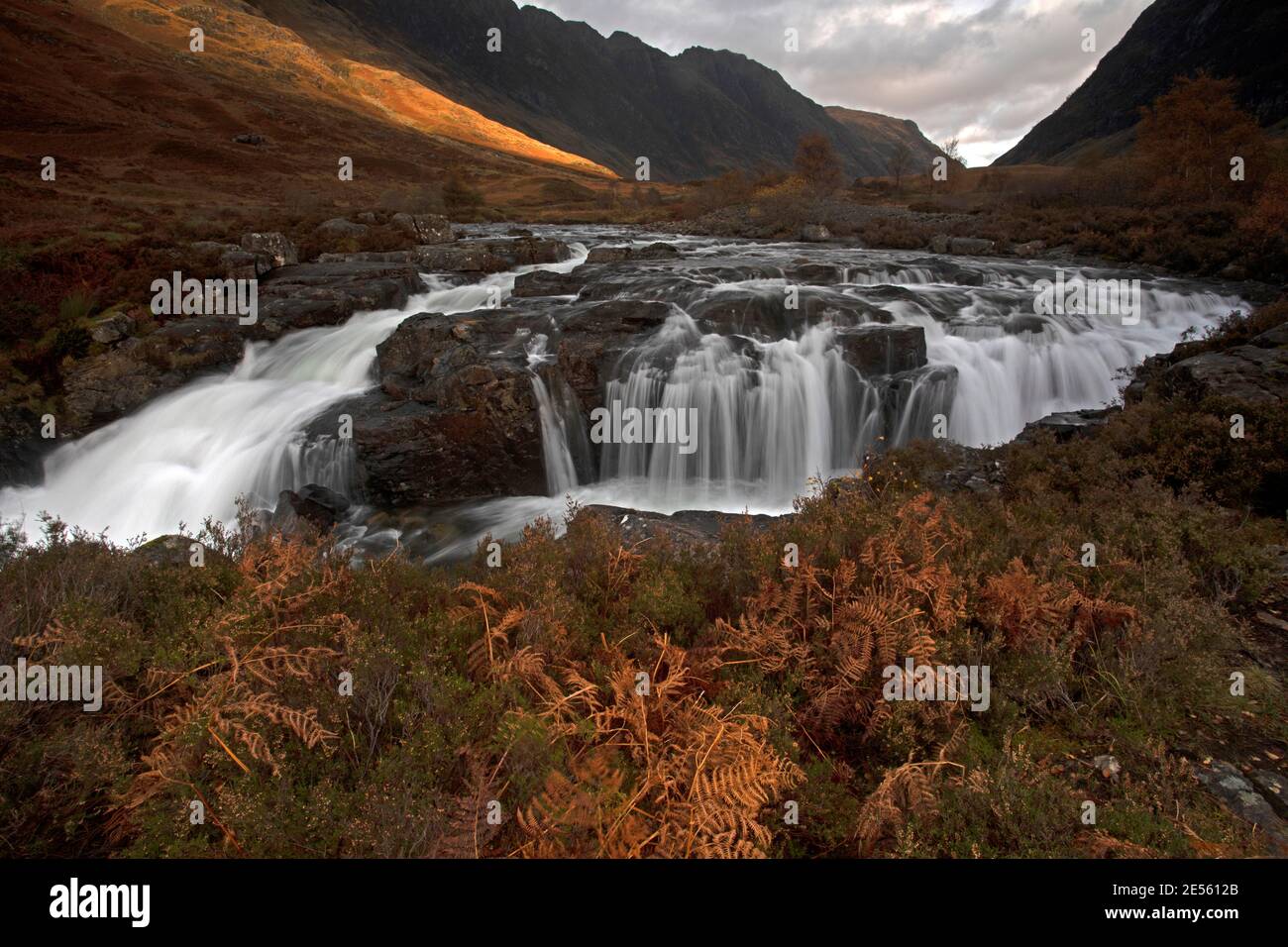 Clachaig Falls en Glen Coe. Foto de stock