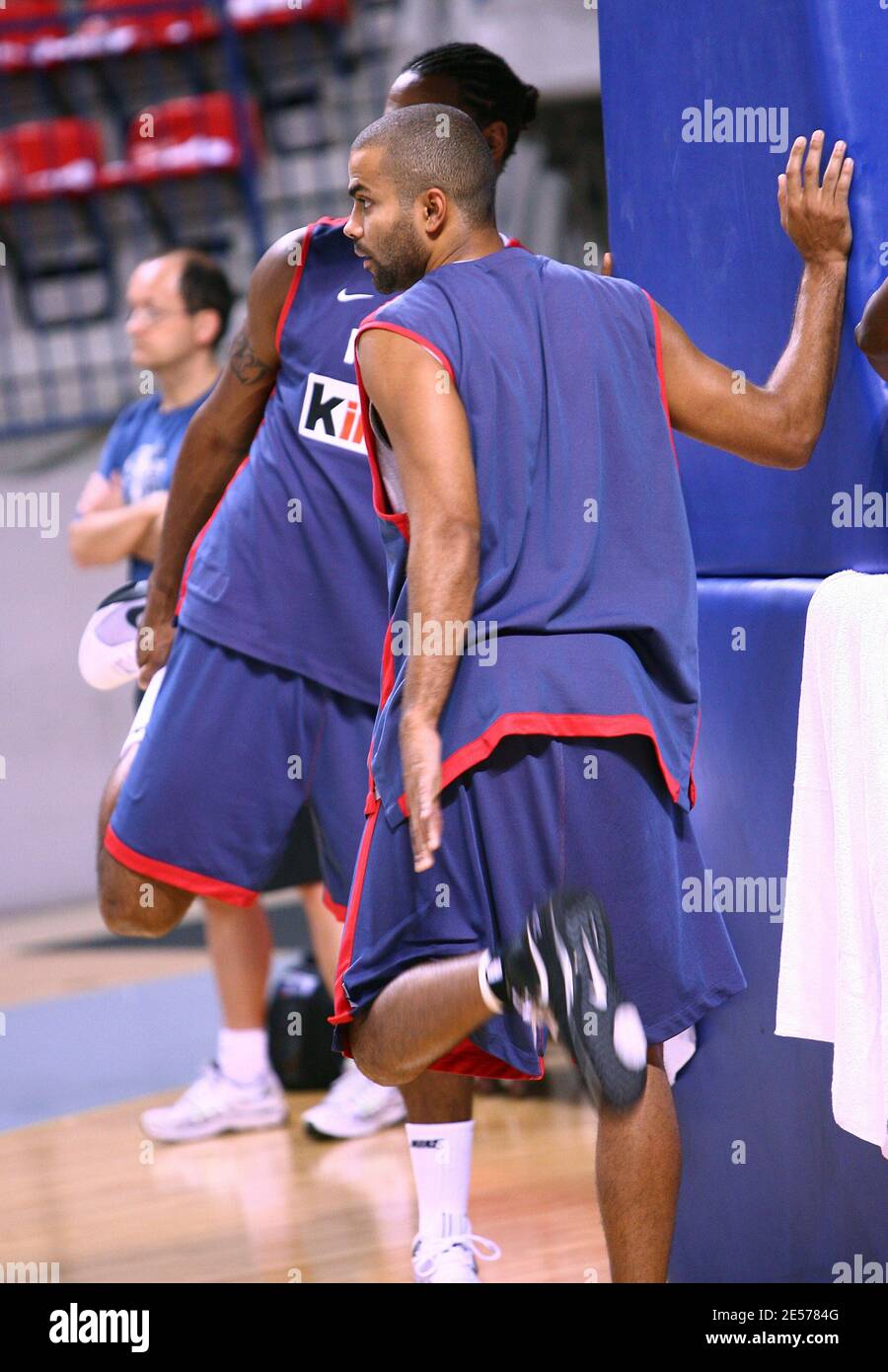 Tony Parker fotografió durante la sesión de entrenamiento del equipo de  baloncesto francés, en la víspera del partido de clasificación para la Eurocopa  2009 en Nancy, Francia, el 2 de septiembre de