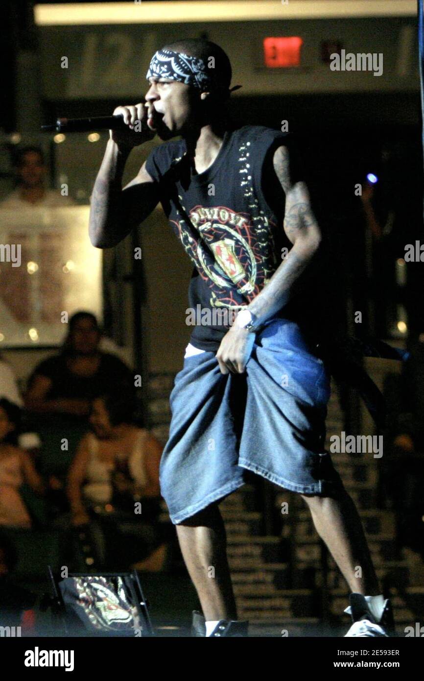 El rapero Bow Wow y el cantante Chris Brown actuaron en concierto como  parte de su gira 'Up Close and personal' en el Bank Atlantic Center en  Surise, FL. 12/26/07. [[fal]] Fotografía
