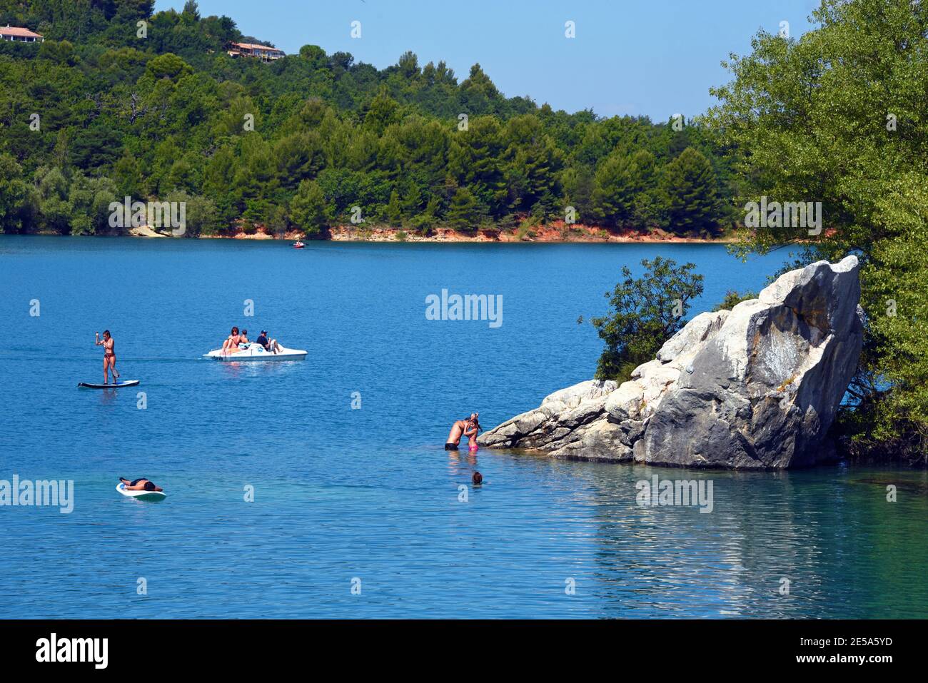 Vacaciones de verano en el Lac de Sainte-Croix, Francia, Dept Var, Bauduen Foto de stock