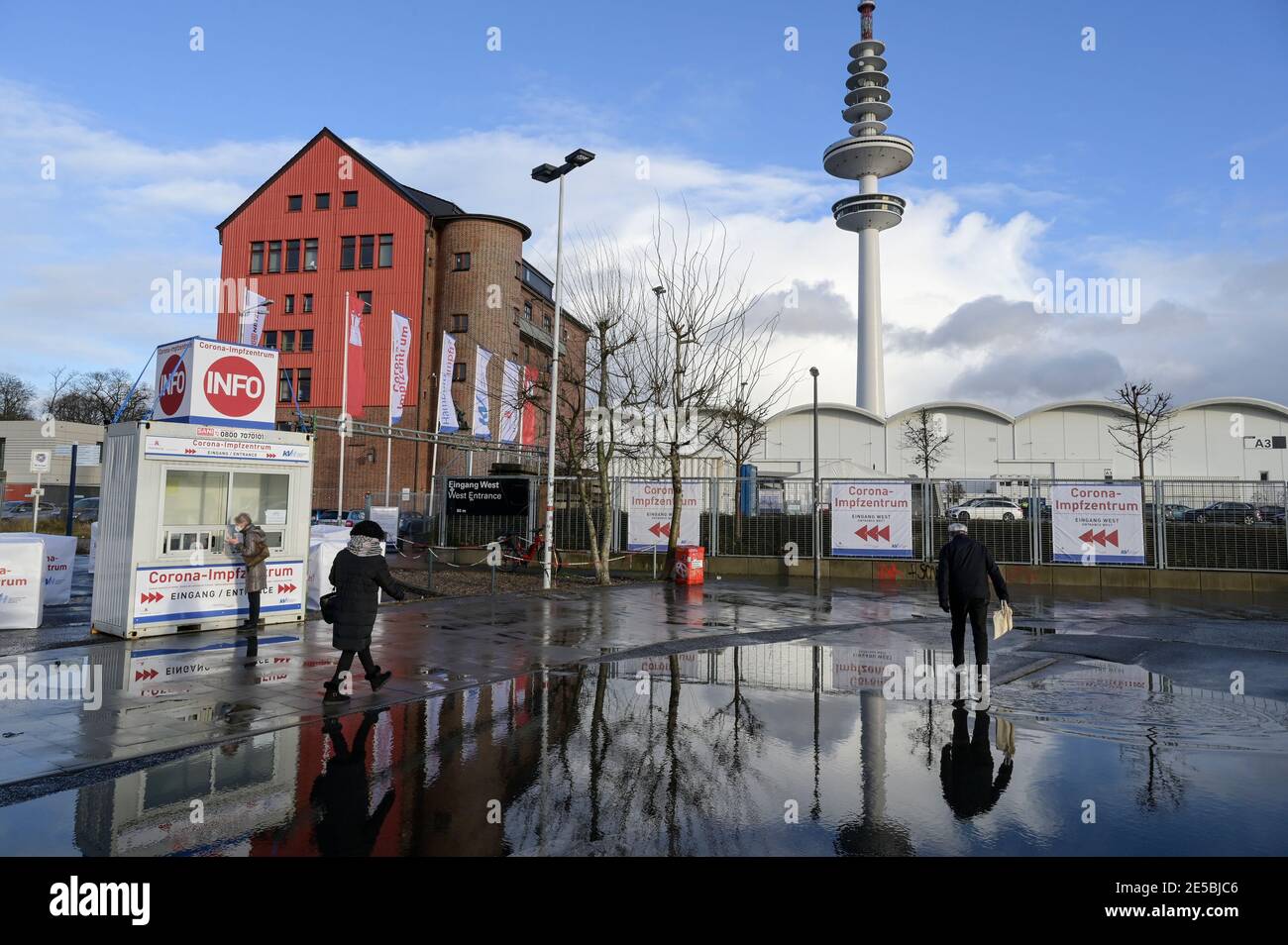 ALEMANIA, Hamburgo, Corona pandémica, centro de vacunación / DEUTSCHLAND, Hamburgo, Corona Pandemie, Impfzentrum der KVH und Sozialbehörde Hamburgo en den Messehallen Foto de stock