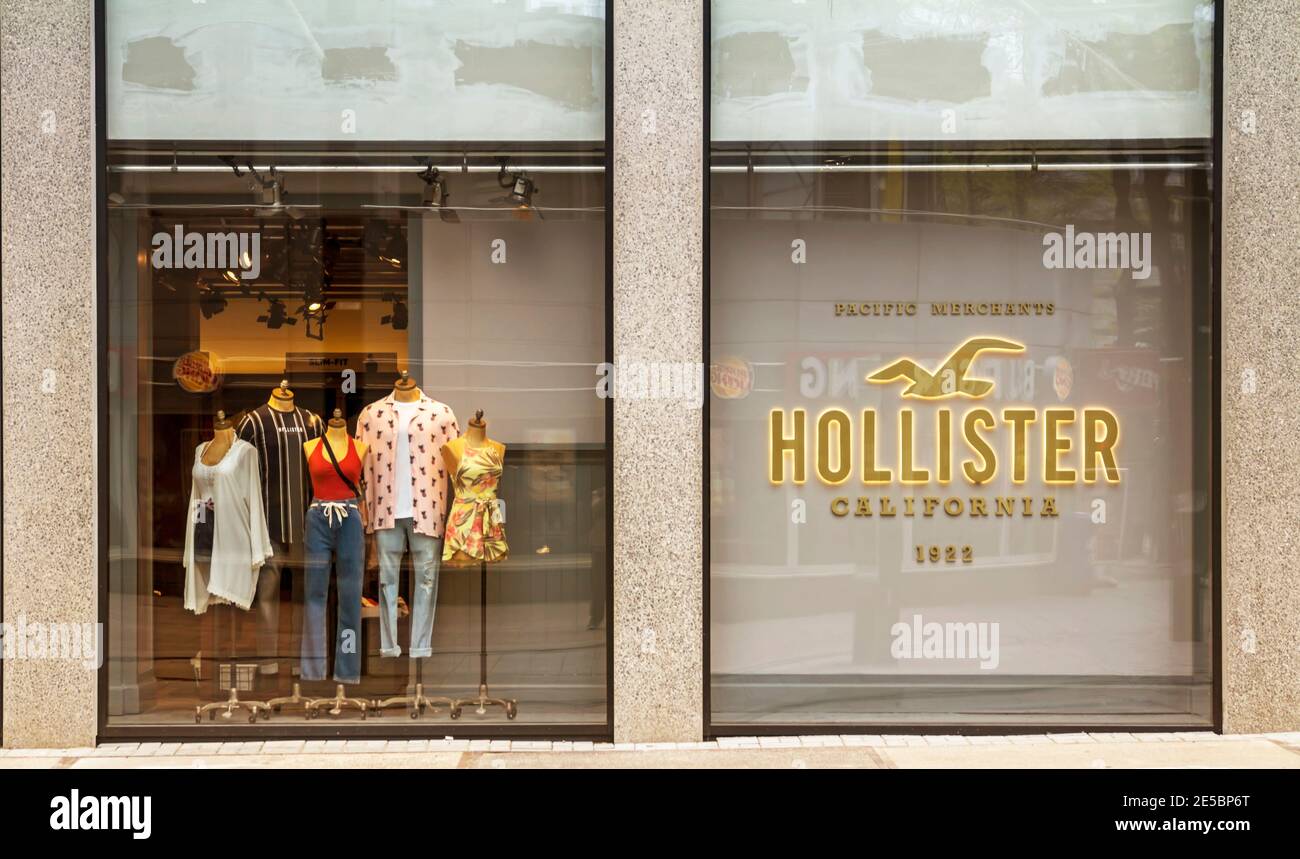 Tienda hollister fotografías e imágenes de alta resolución - Alamy