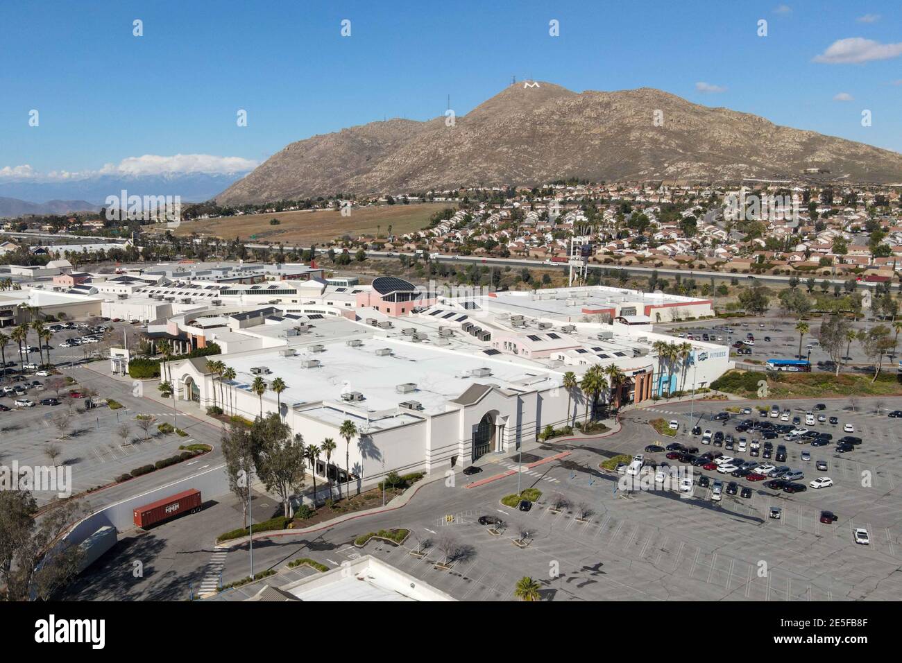 Vista aérea general del centro comercial Moreno Valley, martes, 26 de enero  de 2021, en Moreno Valley, California (Dylan Stewart/imagen del deporte  Fotografía de stock - Alamy