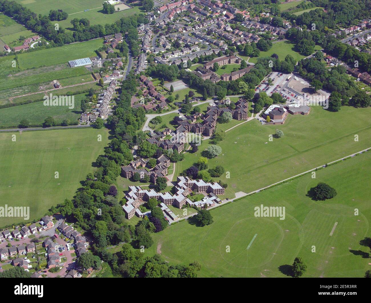Vista aérea del césped, un antiguo complejo de alojamiento para estudiantes de la Universidad de Hull, situado en Cottingham, East Yorkshire Foto de stock
