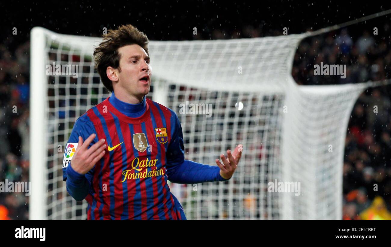 Lionel Messi de Barcelona celebra su segundo gol durante su partido de fútbol de primera Granada en estadio Camp Nou de Barcelona el 20 de marzo de 2012. Messi
