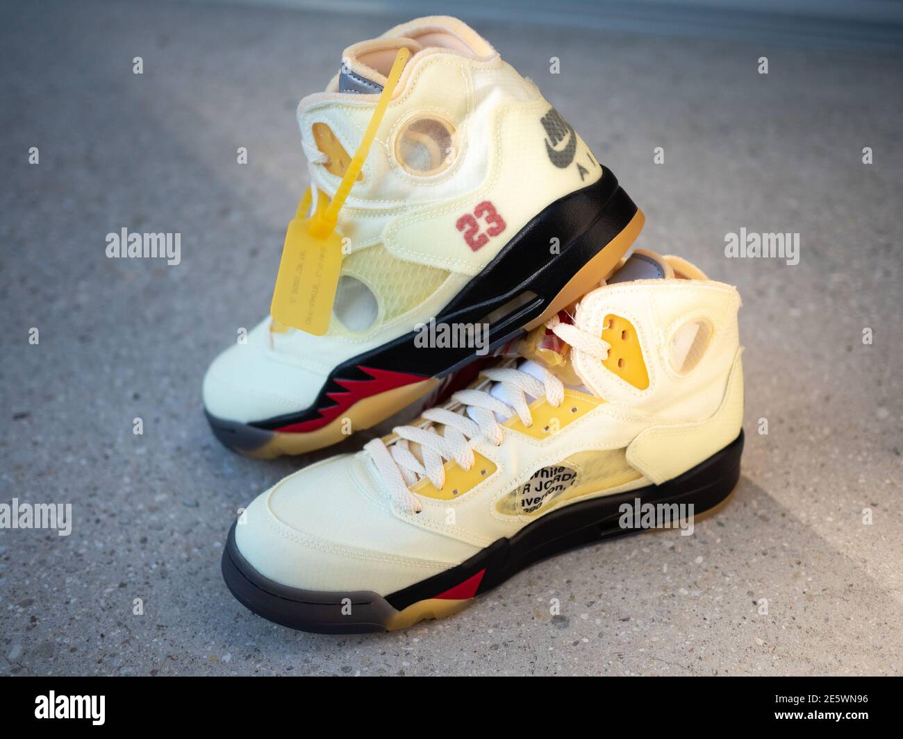 Nike Air Jordan Fotos e Imágenes de stock - Alamy