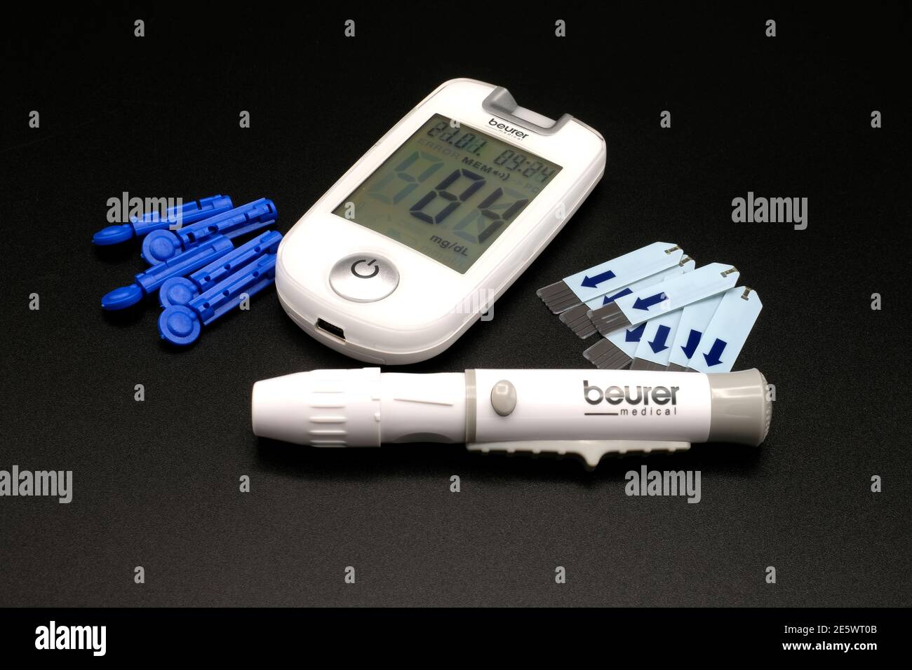 Medidor de glucosa en sangre de Beurer Foto de stock