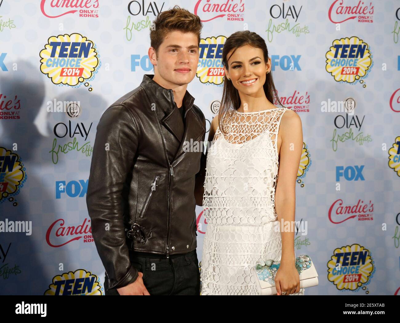 Gregg Sulkin Peliculas Y Programas De Television Gregg Sulkin, Victoria justicia en Teen Choice Awards 2014 qt el Shrine  Auditorium de Los Ángeles.Gregg Sulkin, Victoria Justicia Vida - Evento en  Hollywood, California, EE.UU. Evento de alfombra roja, celebridades, Cine,
