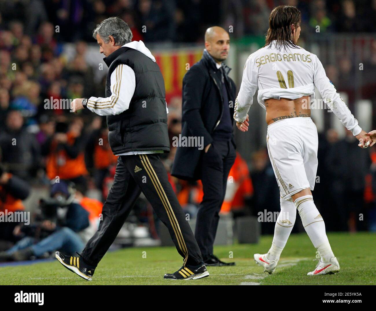 Real Madrid's Sergio Ramos (R) leaves the pitch as his coach Jose Mourinho  (L) walks back towards the bench during their Spanish King's Cup  quarter-final second leg "El Clasico" soccer match against