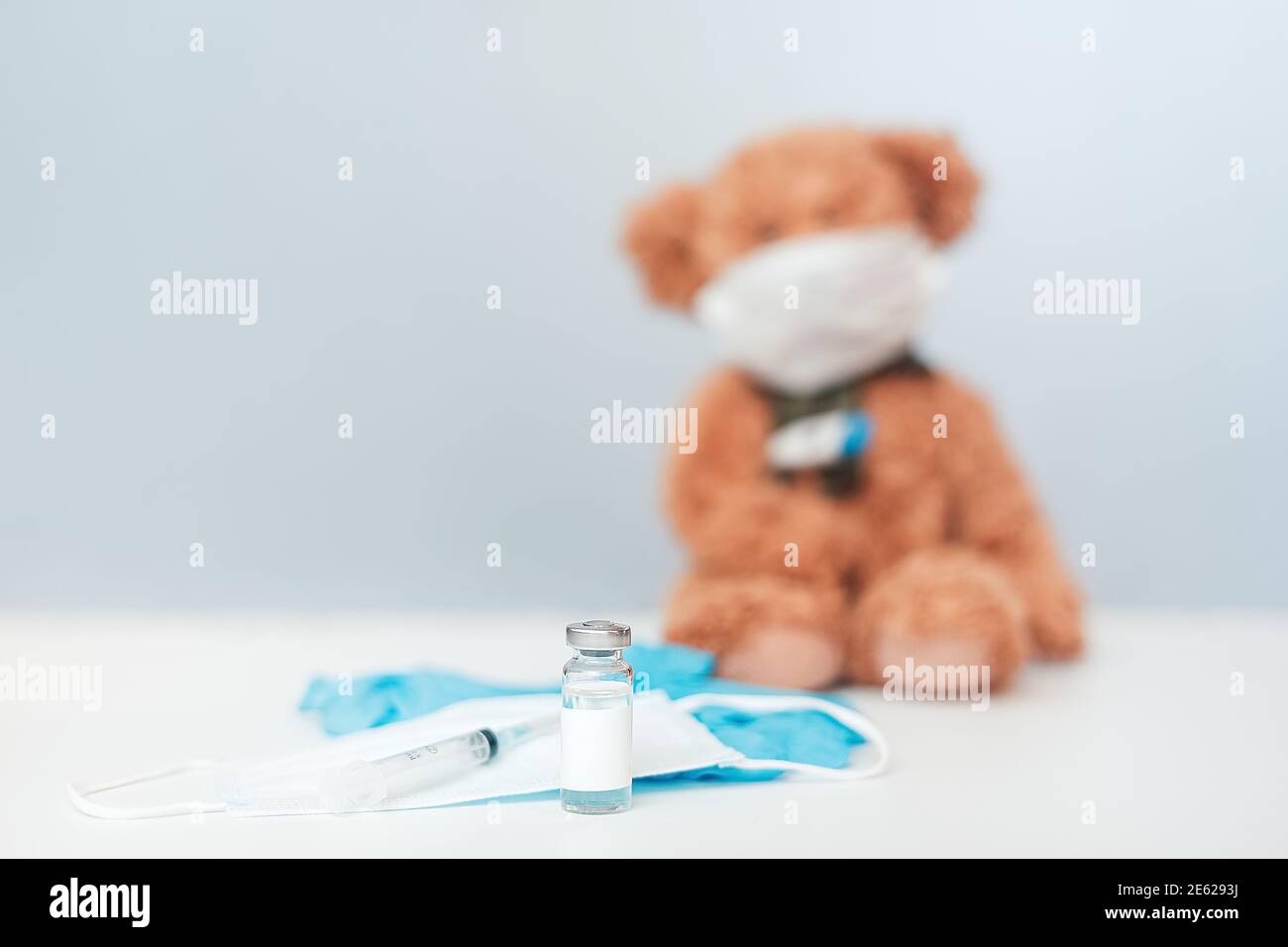 Mascara de oso fotografías e imágenes de alta resolución - Alamy
