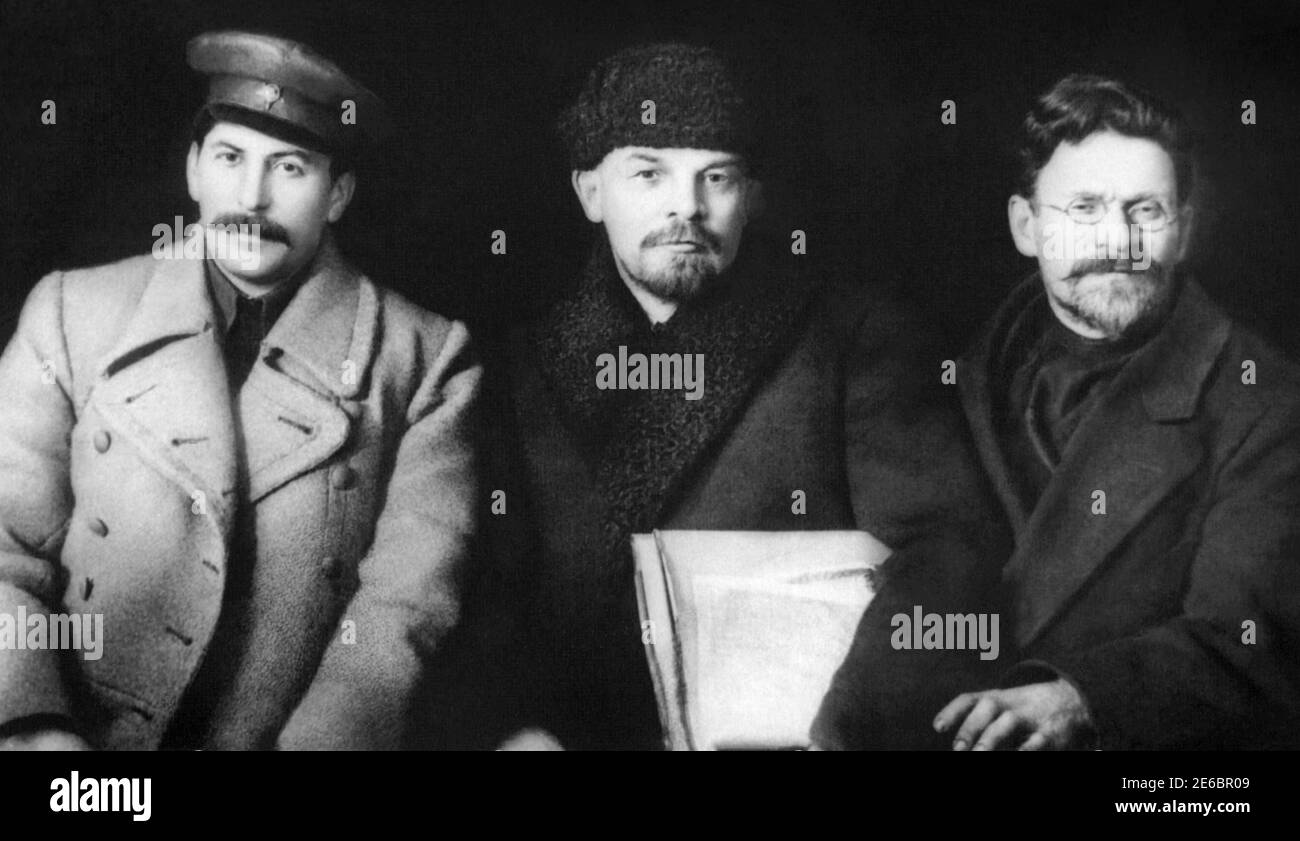 Joseph Stalin, Vladimir Lenin y Mikhail Kalinin en el VIII Congreso del Partido Comunista Ruso, Moscú, 1919. Foto de stock