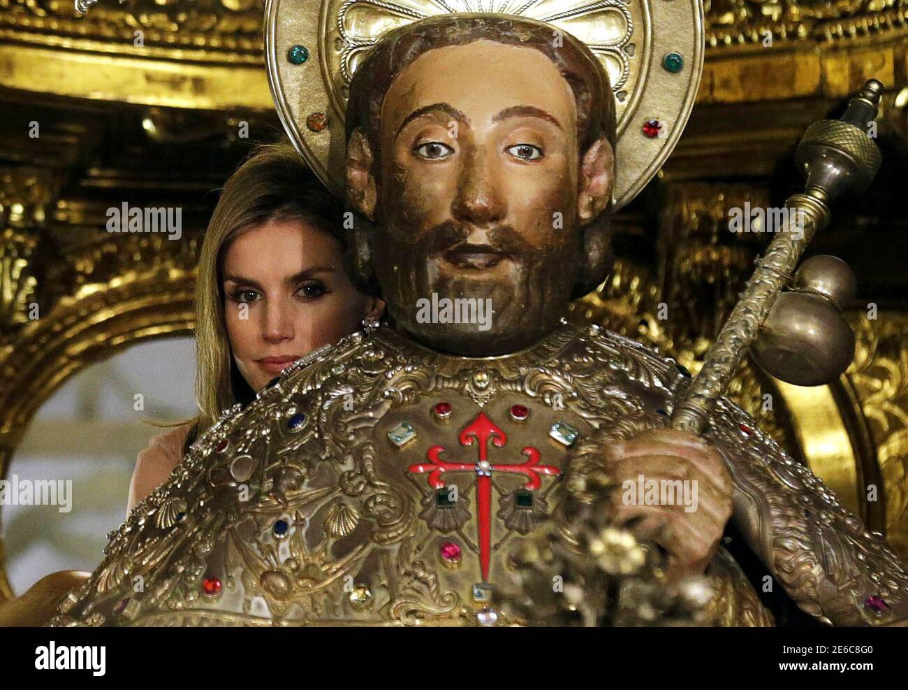 spains-queen-letizia-embraces-the-figure-of-st-james-as-is-traditional-on-the-saints-feast-day-inside-the-cathedral-in-santiago-de-compostela-july-25-2014-reuters-lavandeira-jr-pool-spain-tags-royals-religion-2e6c8g0.jpg