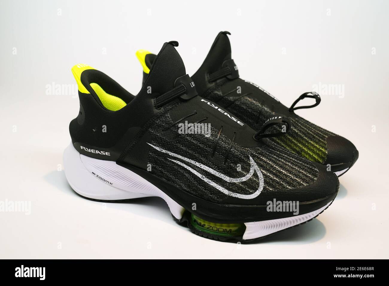Vista detallada de las zapatillas de running Nike Air Zoom Tempo NEXT% FlyEase el jueves, 28 de enero de Lee via AP de stock - Alamy